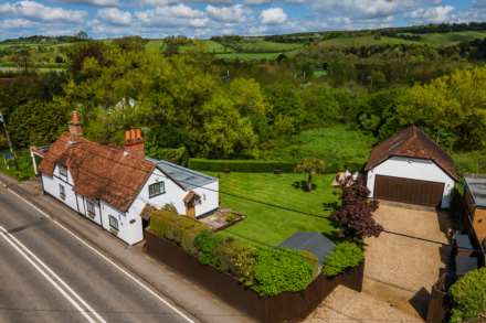 4 Bedroom Detached, Reading Road, Lower Basildon