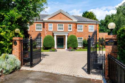 Manor Wood Gate, Lower Shiplake, Image 1