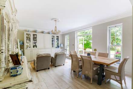 Manor Wood Gate, Lower Shiplake, Image 11