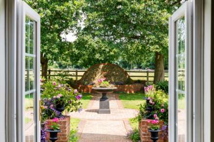 Manor Wood Gate, Lower Shiplake, Image 13