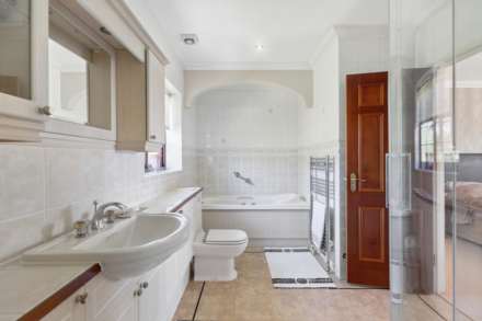 Chiltern Road, Rotherfield Peppard, Image 18