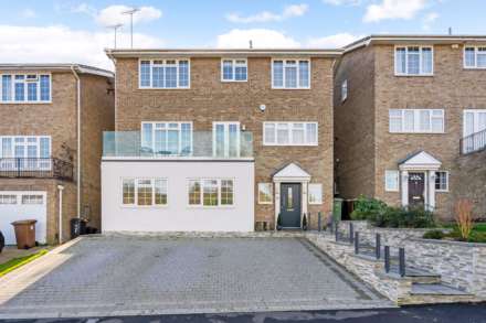 4 Bedroom Detached, Harcourt Close, Henley On Thames