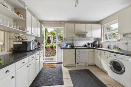 Crowsley Road, Lower Shiplake, Image 3