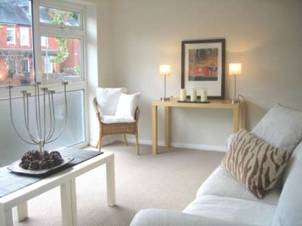 3 Bedroom Town House, Singers Close, Henley On Thames