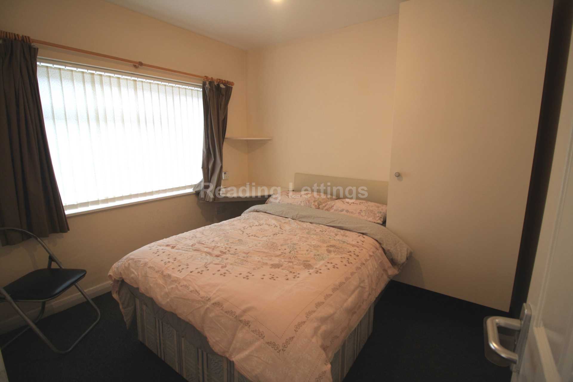 Blenheim Gardens, Reading - GAS INCLUDED, Image 2