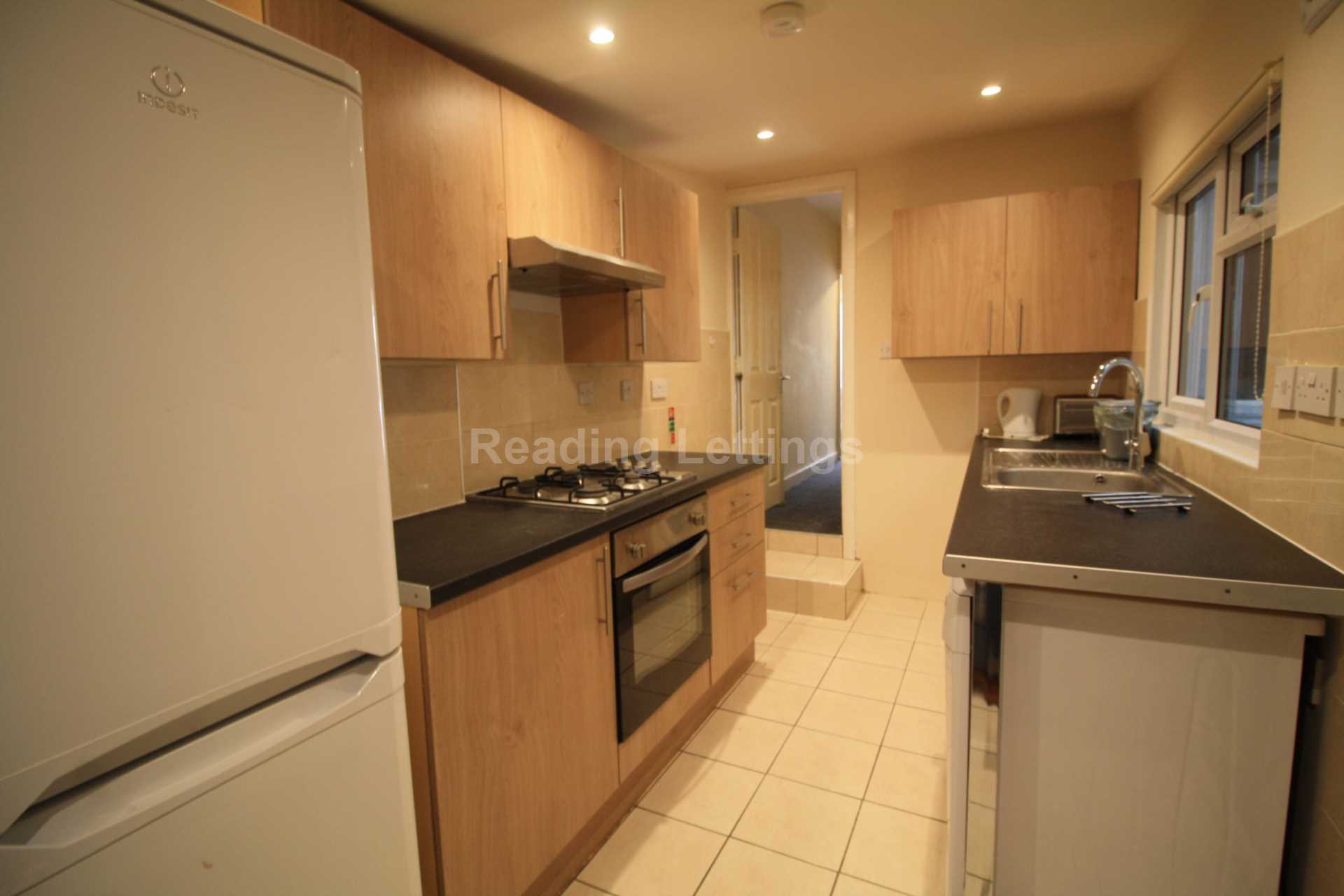 Blenheim Gardens, Reading - GAS INCLUDED, Image 5