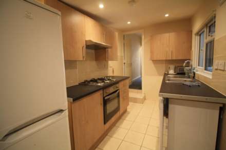 Blenheim Gardens, Reading - GAS INCLUDED, Image 5