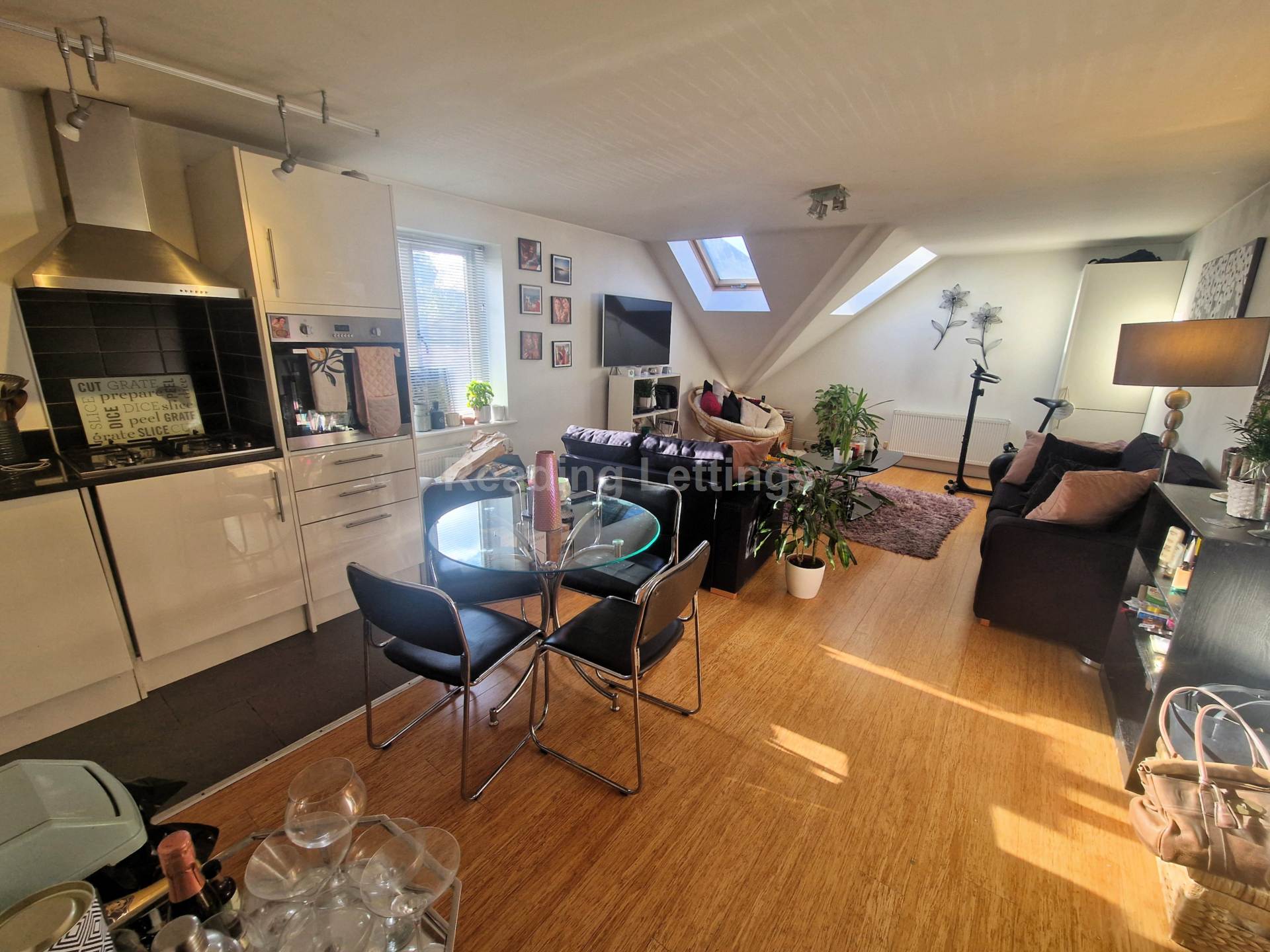 South View Ave, Caversham, Image 2