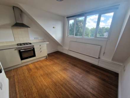 Top floor flat, Kings Road, Image 2