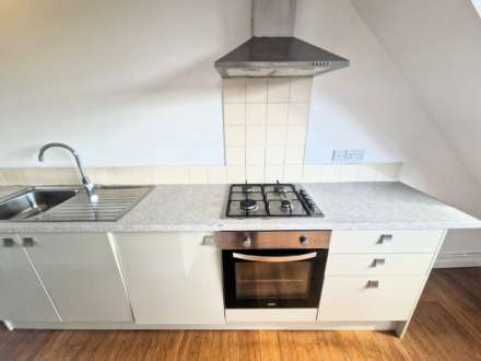 Top floor flat, Kings Road, Image 3