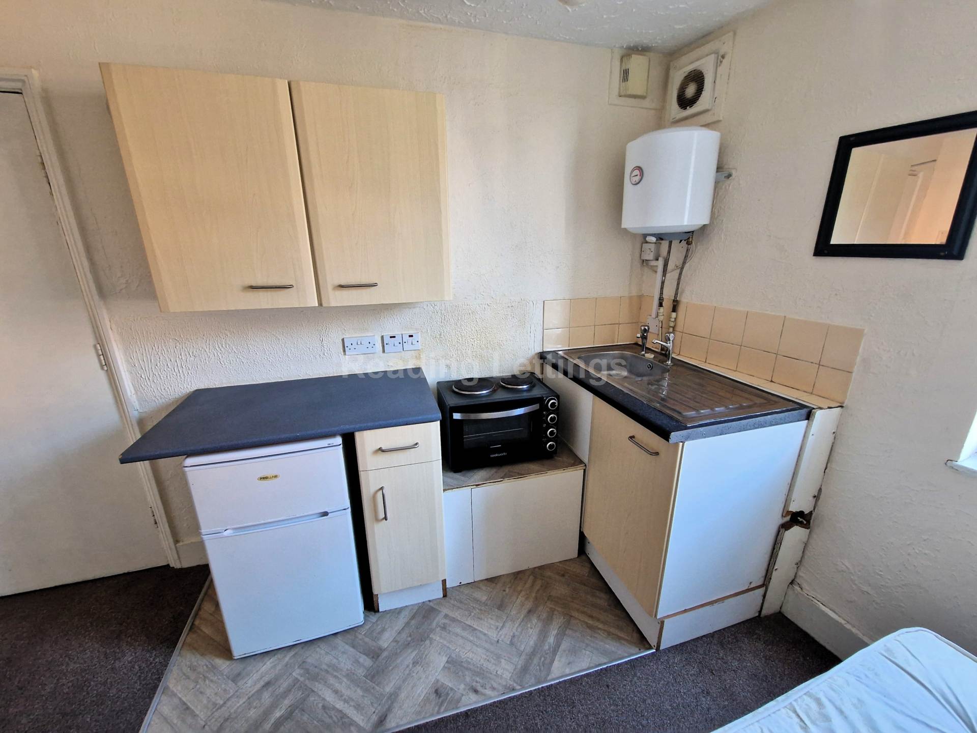 BEDSIT, Southampton Street, Reading, Image 4