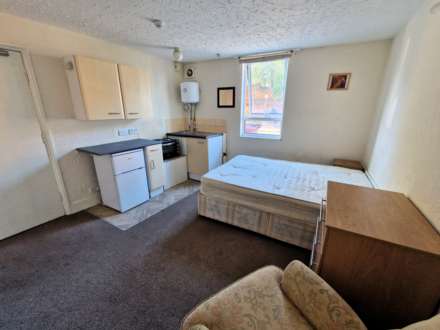 BEDSIT, Southampton Street, Reading, Image 3