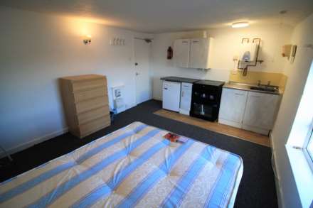 Southampton Street, Reading - BEDSIT, Image 3