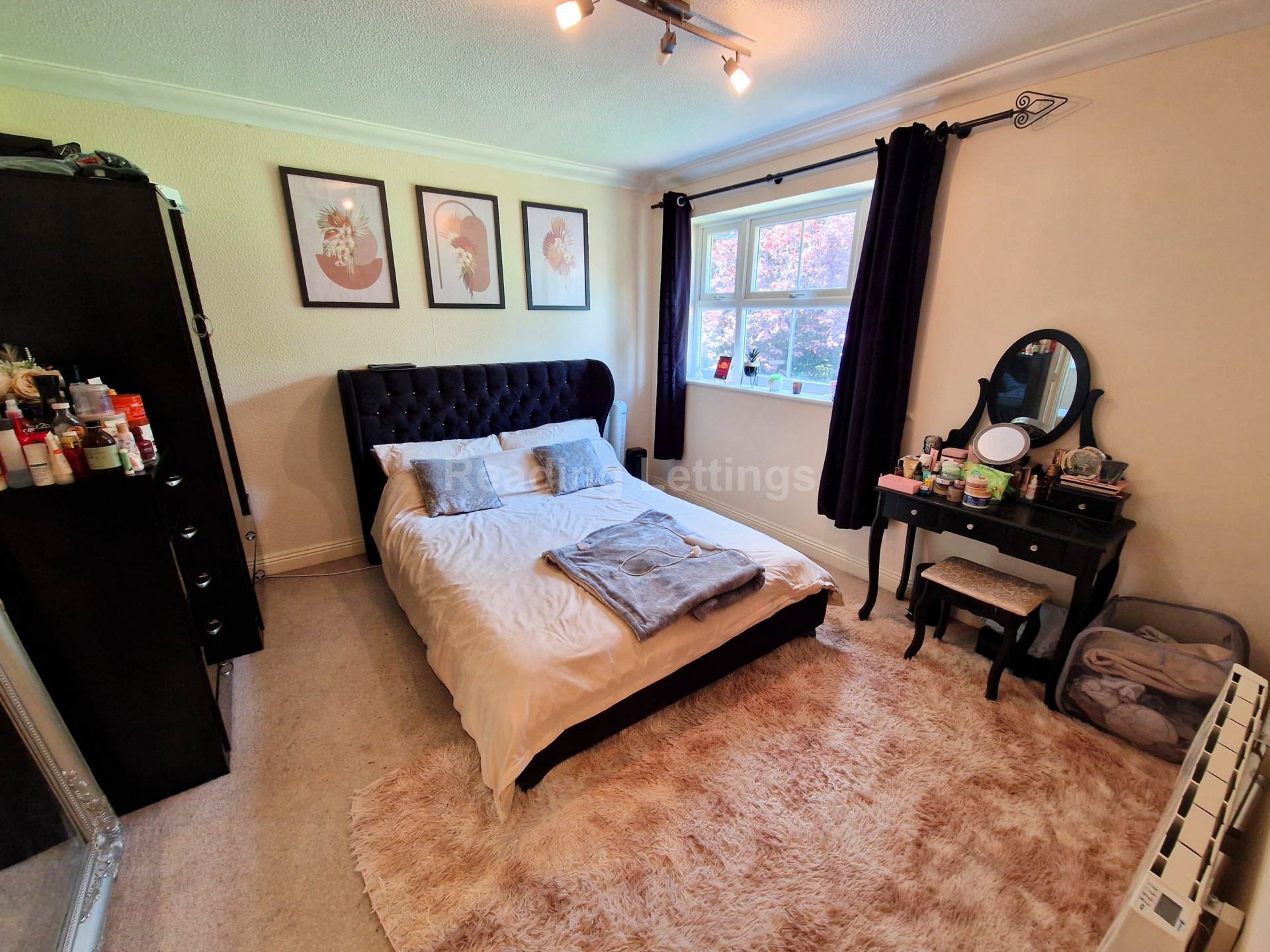 Lysander Close, Woodley, Image 6