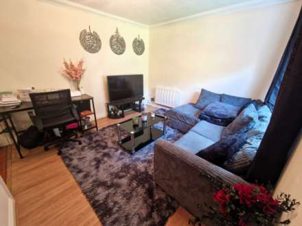 Lysander Close, Woodley
