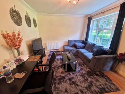 Lysander Close, Woodley, Image 3