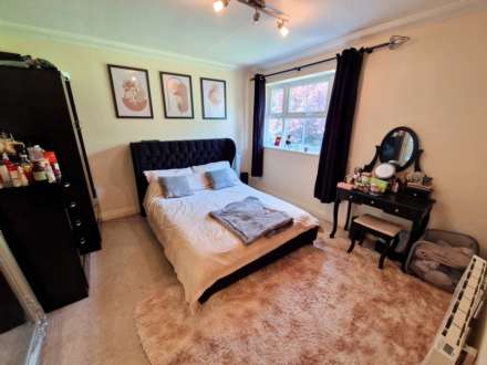 Lysander Close, Woodley, Image 6