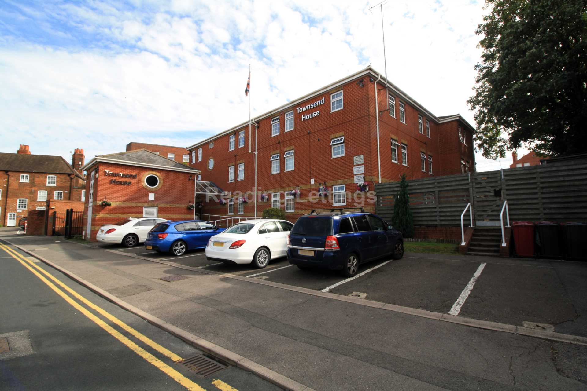 Crossland Road, Reading - ALL BILLS INC., Image 2