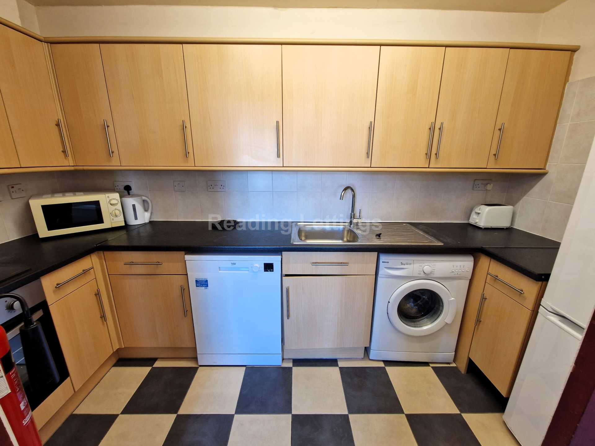 Crossland Road, Reading - ALL BILLS INC., Image 7