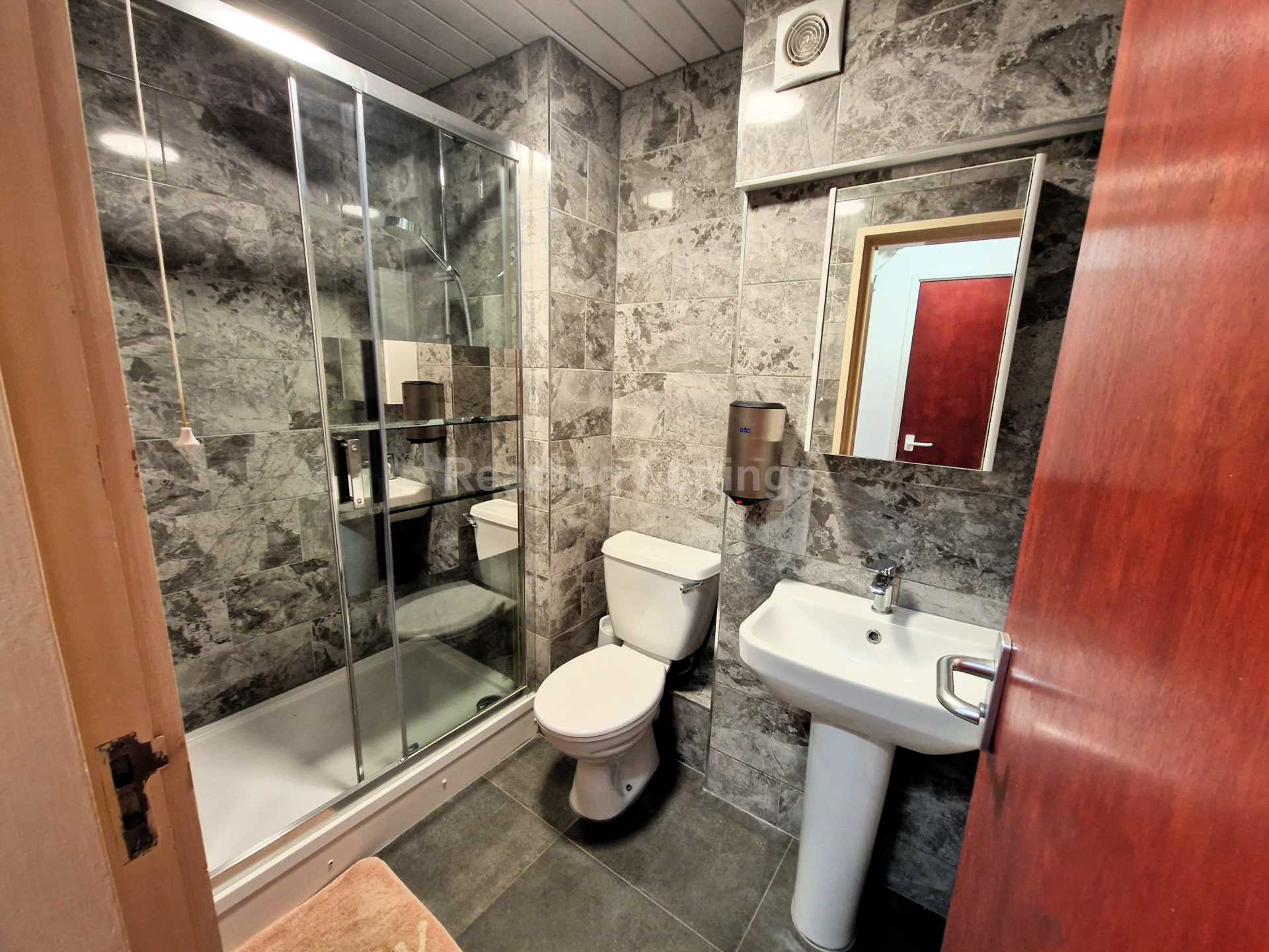 Crossland Road, Reading - ALL BILLS INC., Image 8