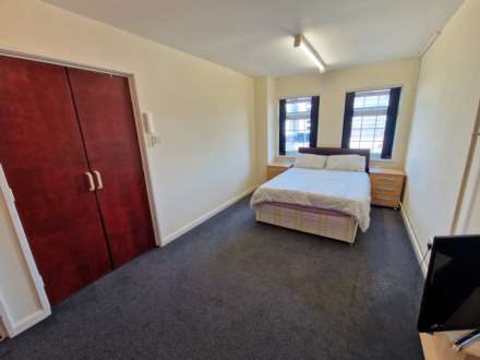 Crossland Road, Reading - ALL BILLS INC., Image 5