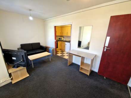 Crossland Road, Reading - ALL BILLS INC., Image 6