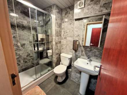 Crossland Road, Reading - ALL BILLS INC., Image 8