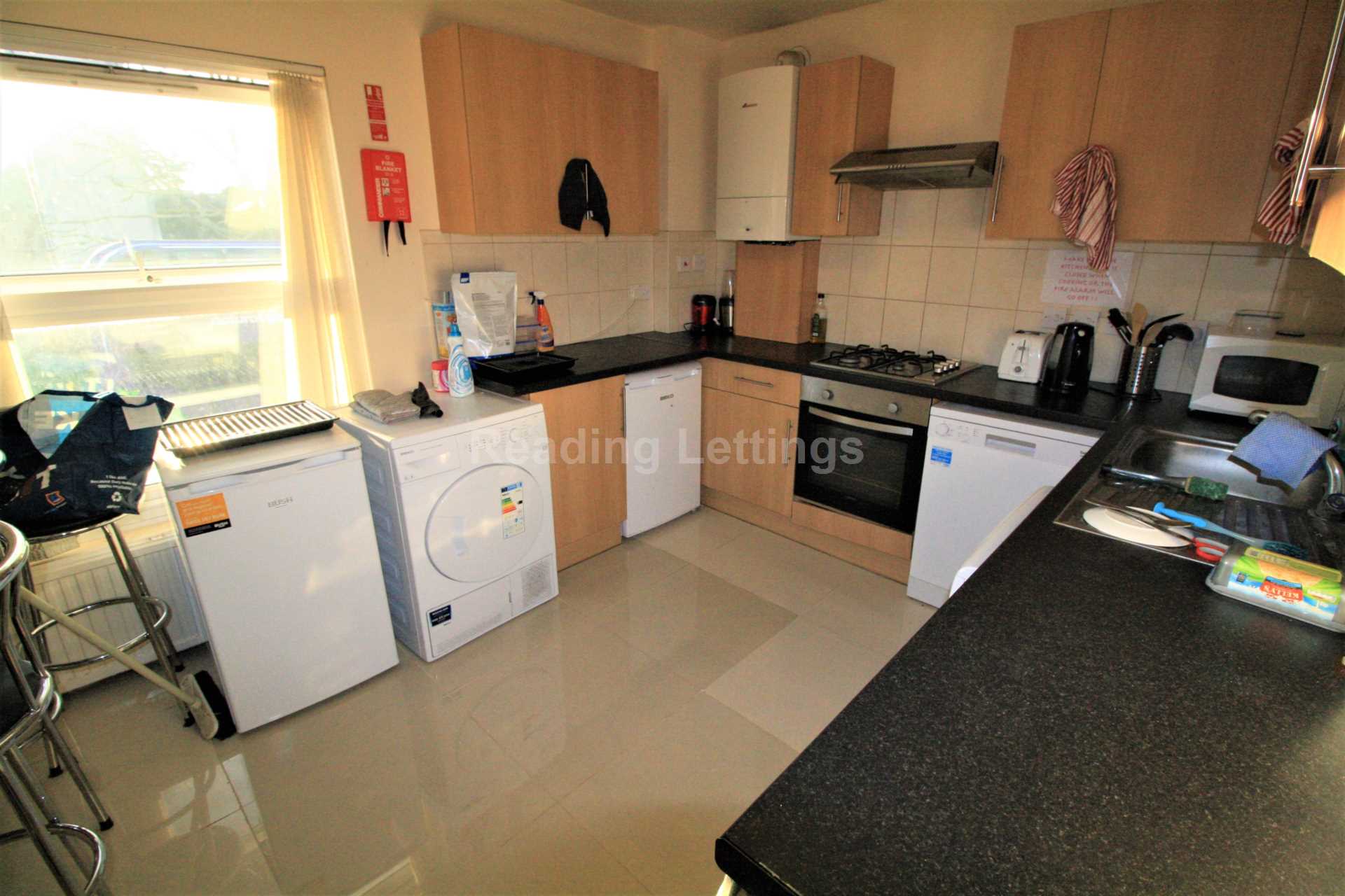 Wokingham Road, Reading - MOST BILLS INCLUDED, Image 6
