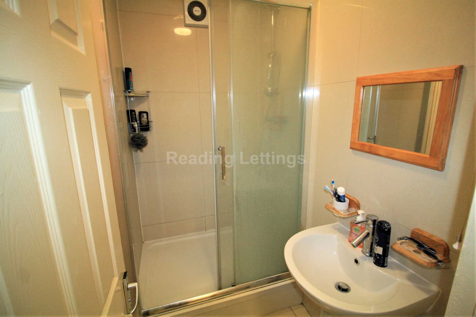 Wokingham Road, Reading - MOST BILLS INCLUDED, Image 8