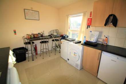 Wokingham Road, Reading - MOST BILLS INCLUDED, Image 7