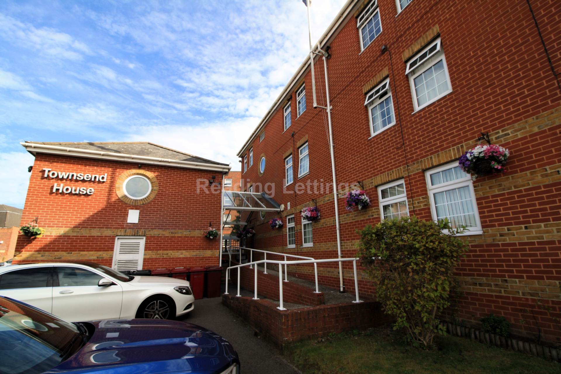 Crossland Road, Berkshire, Image 2