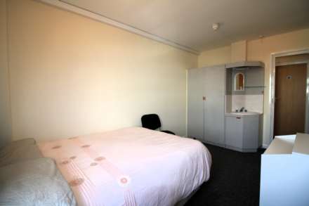 Crossland Road, Berkshire, Image 3