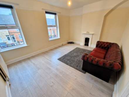 First Floor Flat, West Reading, Image 2