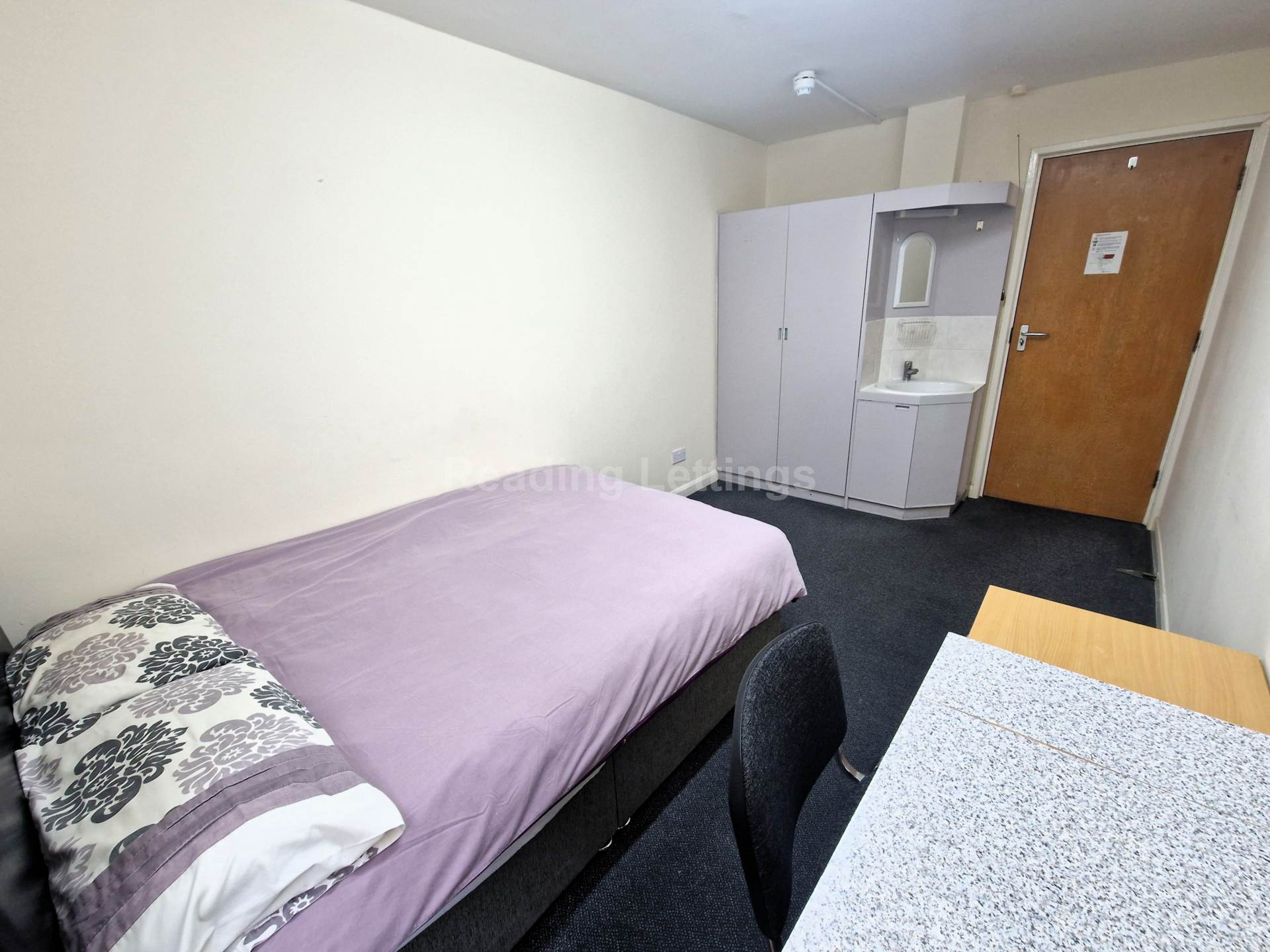 Crossland Road, Town Centre, Image 4