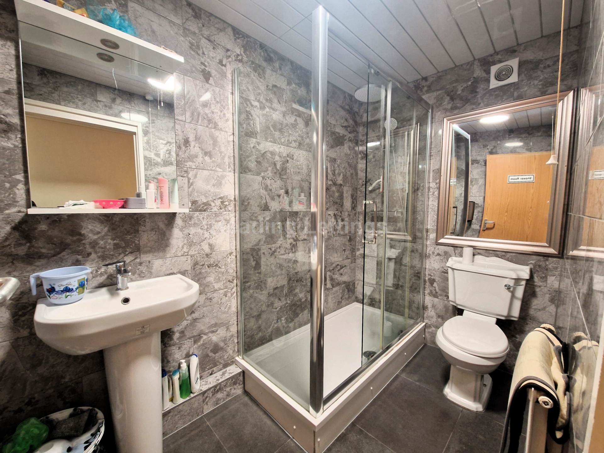 Crossland Road, Town Centre, Image 7