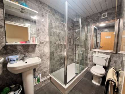 Crossland Road, Town Centre, Image 7