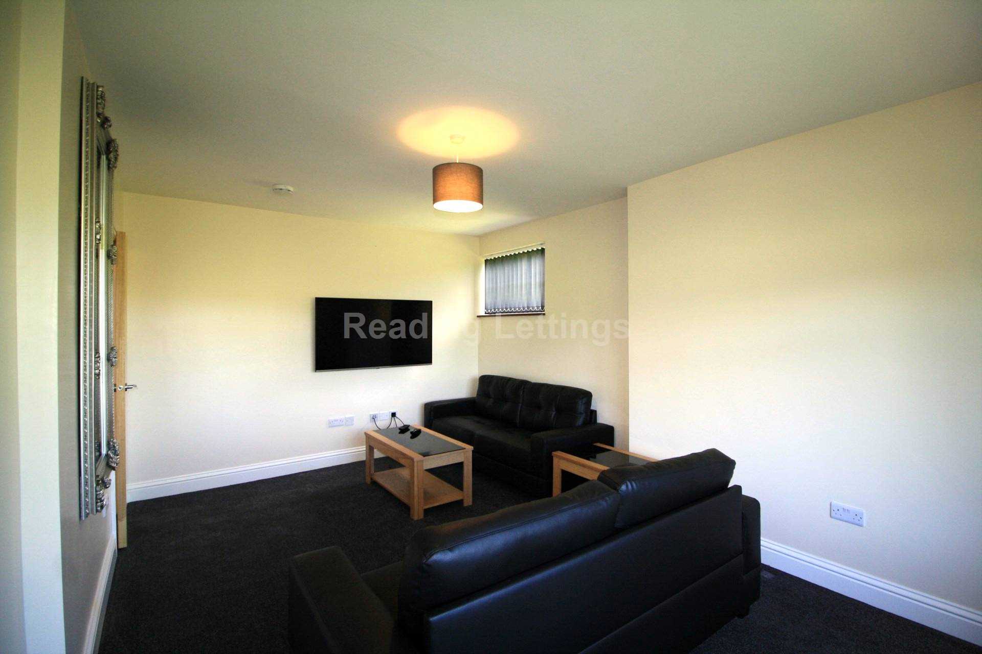 Aston Lane, Remenham - BILLS INCLUDED £2000.00, Image 3