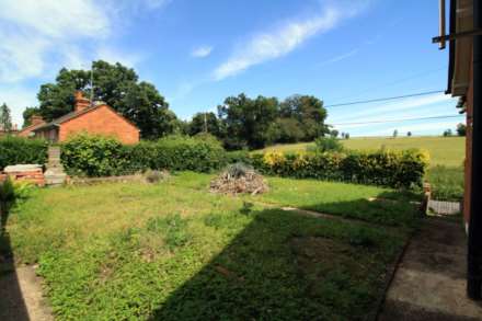 Aston Lane, Remenham - BILLS INCLUDED £2000.00, Image 2