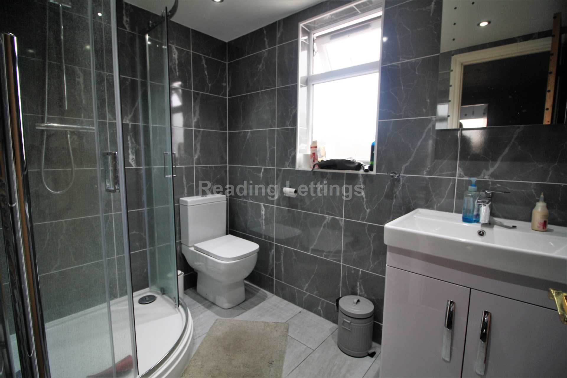 Donnington Gardens, Reading, Image 12