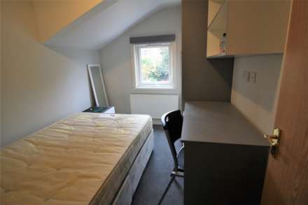 Donnington Gardens, Reading, Image 11