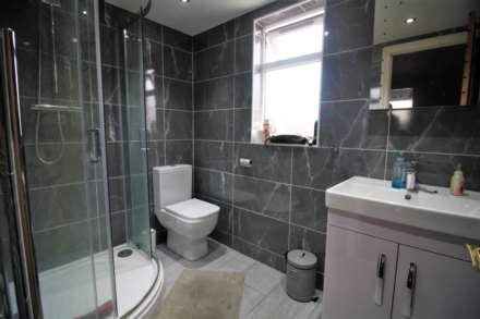Donnington Gardens, Reading, Image 12