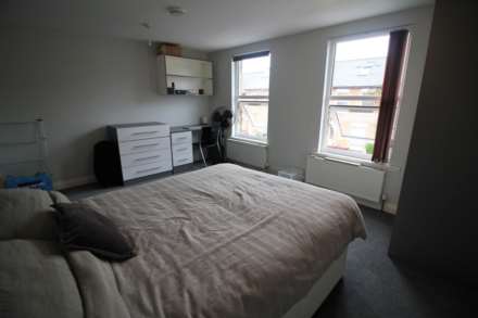 Donnington Gardens, Reading, Image 9