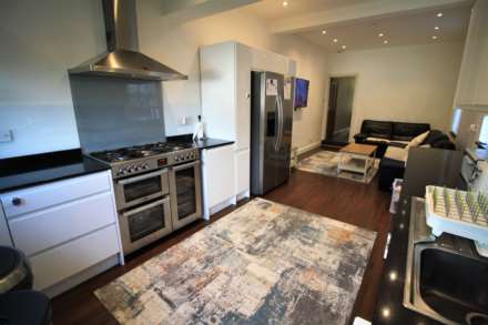 4 Bedroom Terrace, London Road, Reading
