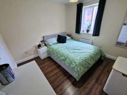 Rembrandt Way, Reading, Image 7
