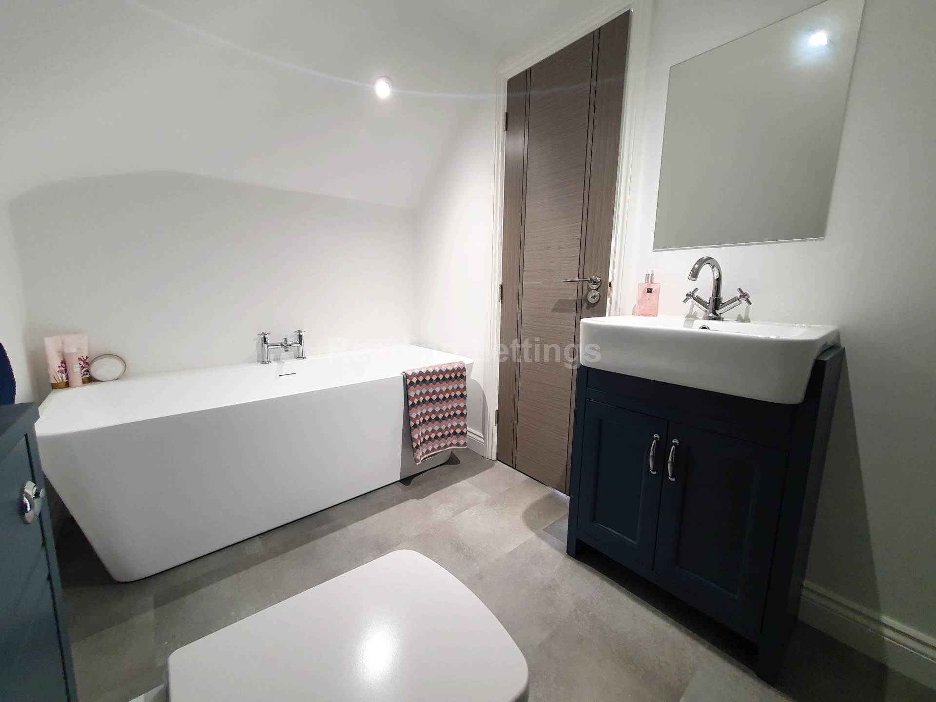 Meadow Road, Earley, Image 13