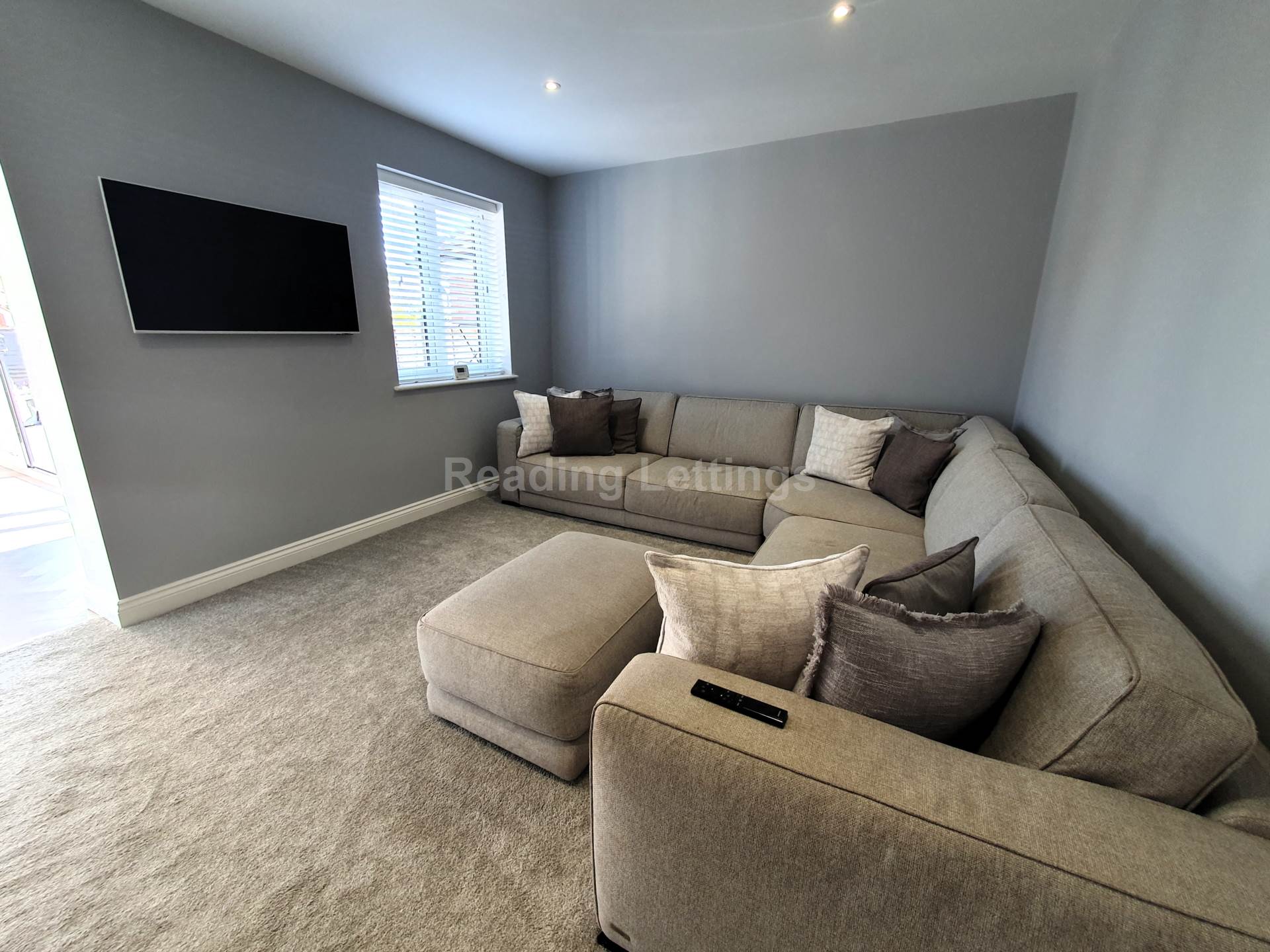Meadow Road, Earley, Image 4