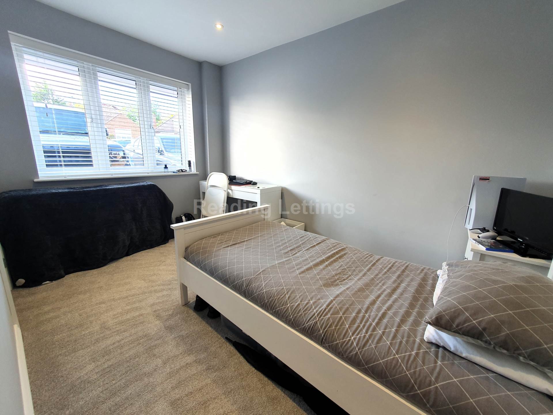 Meadow Road, Earley, Image 8