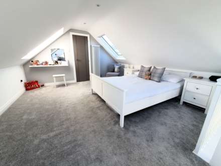 Meadow Road, Earley, Image 12