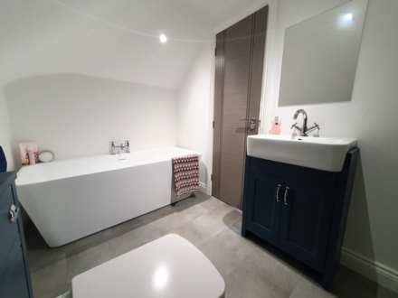 Meadow Road, Earley, Image 13
