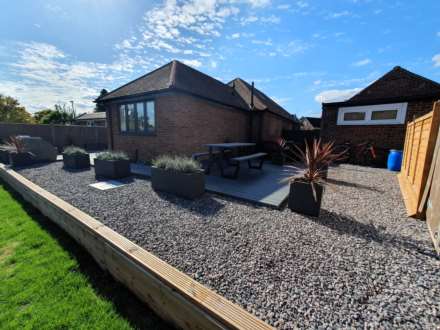 Meadow Road, Earley, Image 16